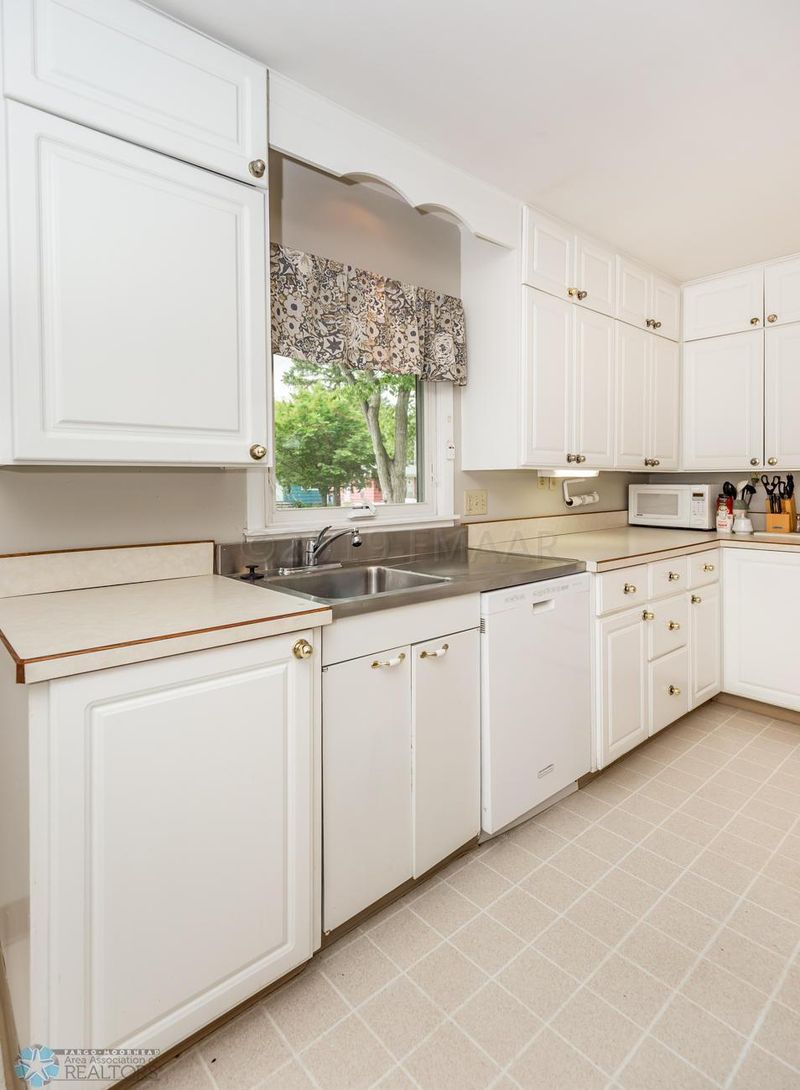 1802 5th Ave S, Moorhead, MN 56560