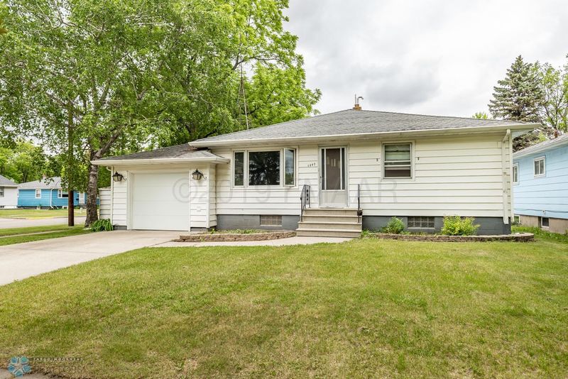 1802 5th Ave S, Moorhead, MN 56560