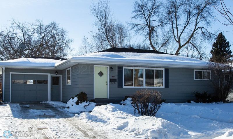 1327 15th Ave S, Moorhead, MN 56560