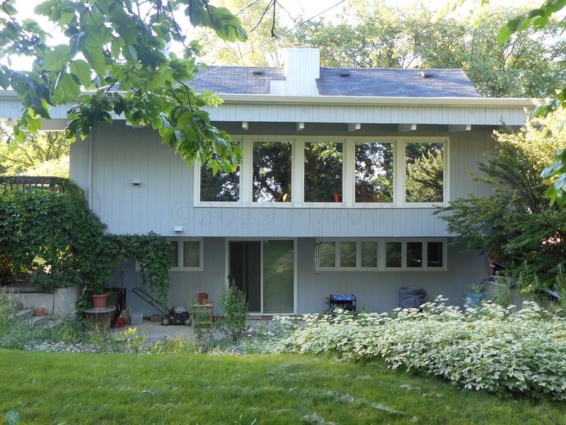 1009 11th Ave S, Moorhead, MN 56560