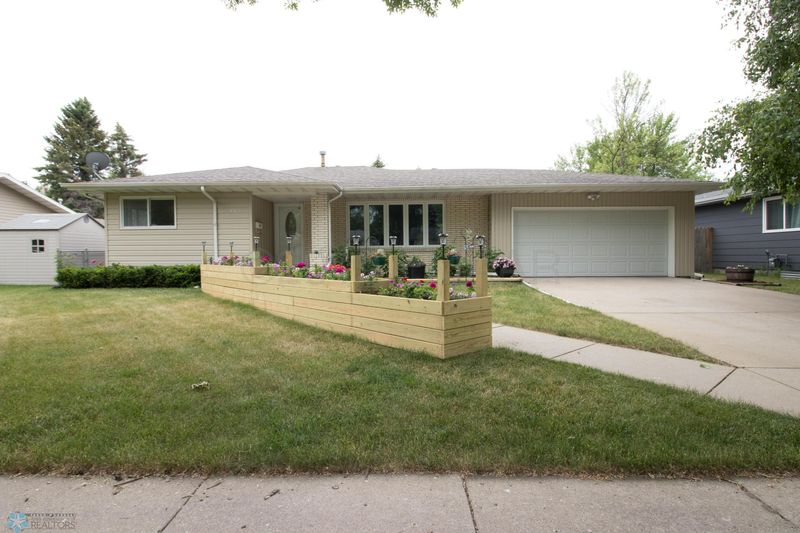 923 22nd Ave S, Moorhead, MN 56560