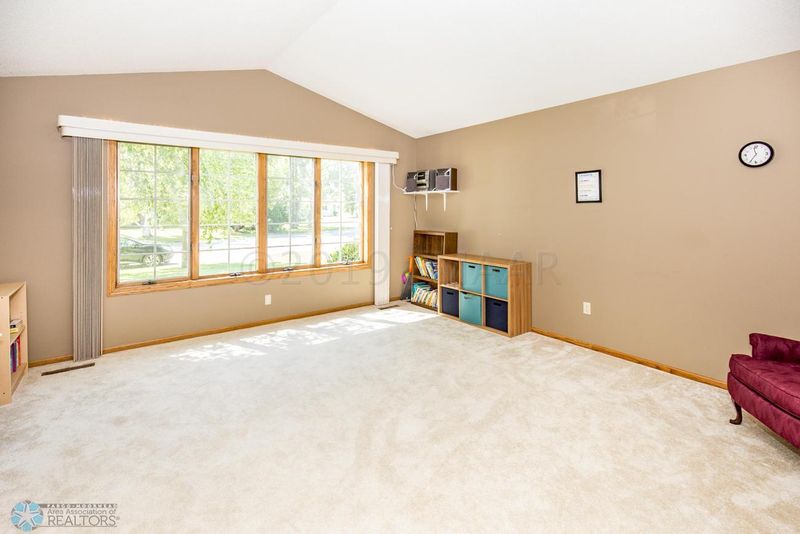 725 Westgate Cir, Hawley, MN 56549