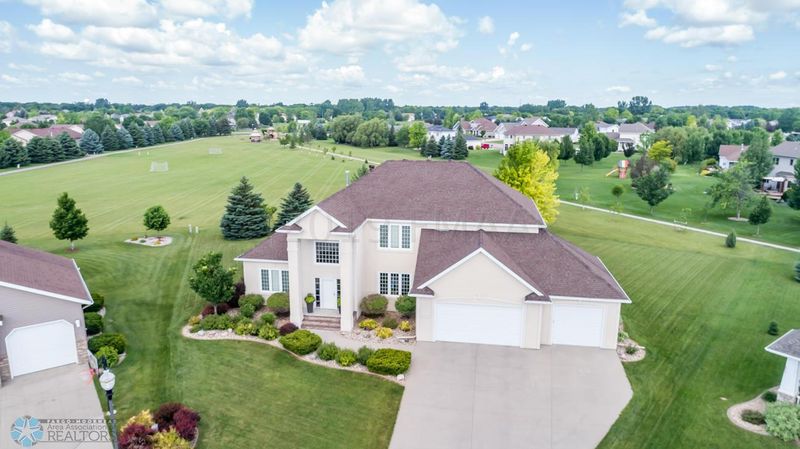 412 Allyson Cir, Moorhead, MN 56560
