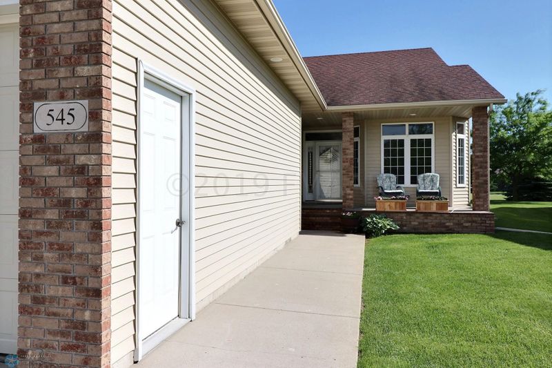 545 Allyson Cir, Moorhead, MN 56560