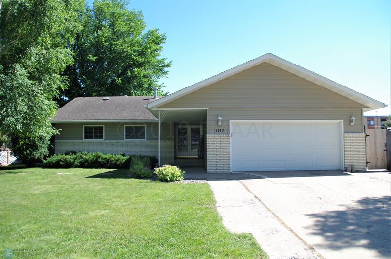 1117 26th Ave S, Moorhead, MN 56560