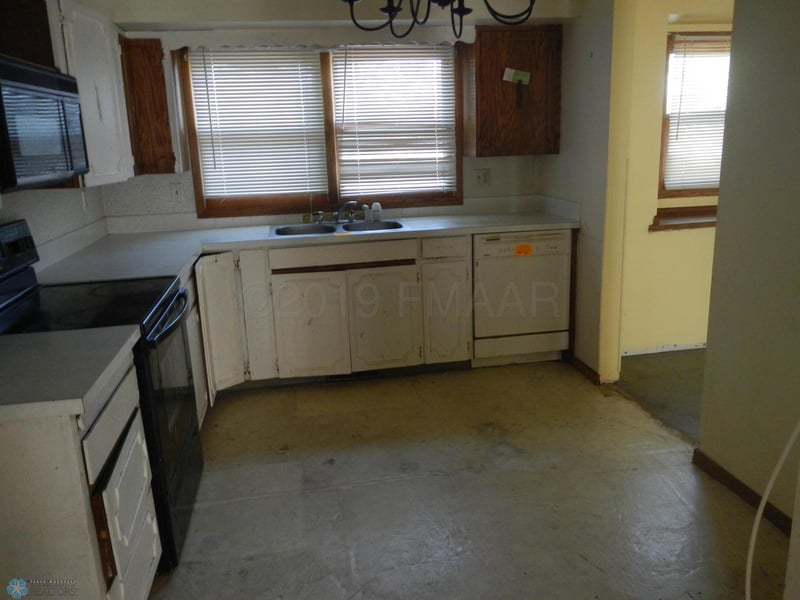 522 20th St NW, East Grand Forks, MN 56721