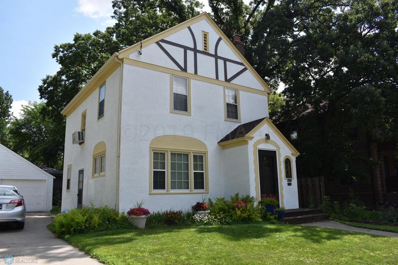 706 8th St S, Moorhead, MN 56560