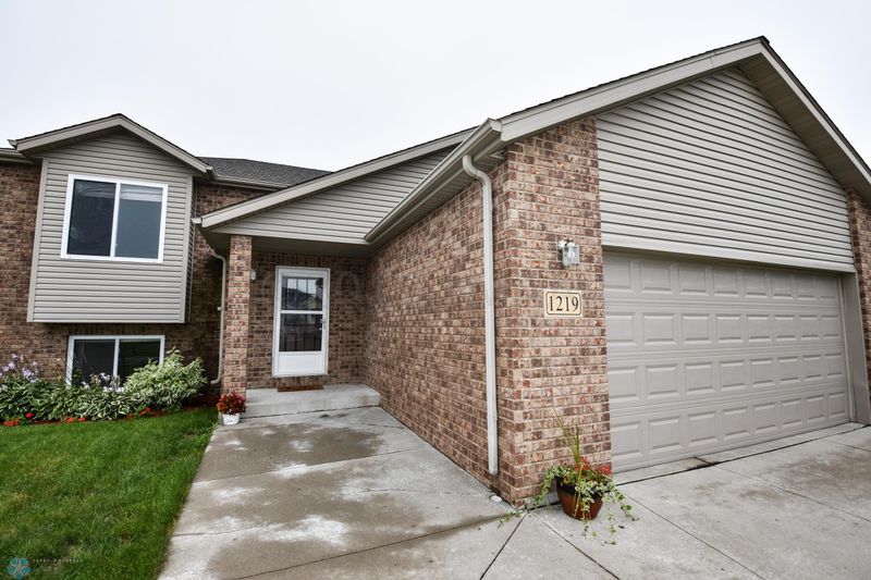 1219 38th Ave S, Moorhead, MN 56560