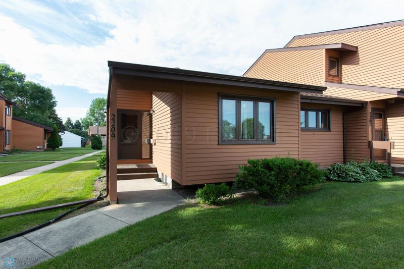 2209 4th Ave S #4, Moorhead, MN 56560