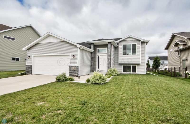 3349 27th St S, Moorhead, MN 56560