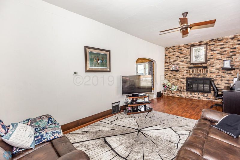 322 4 St SE, Barnesville, MN 56514