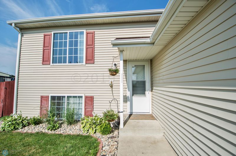 3437 39th St S, Moorhead, MN 56560