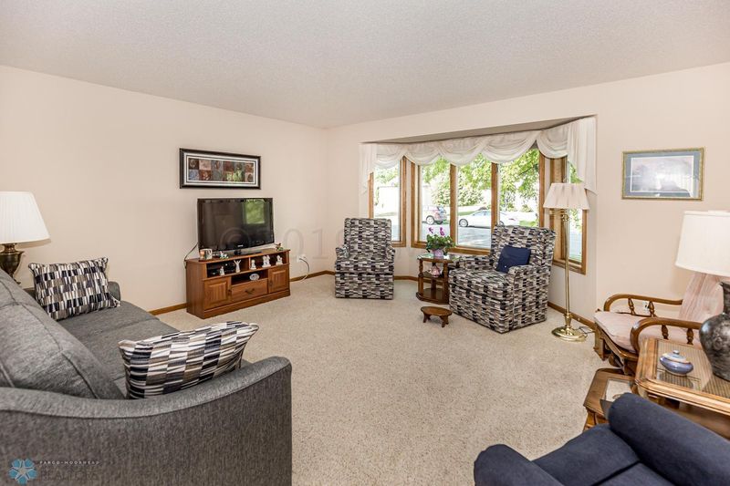 3914 6th St S, Moorhead, MN 56560