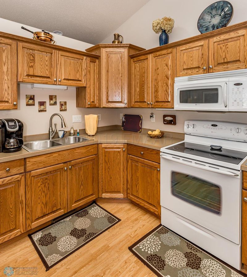 824 Woodbridge Cir, Dilworth, MN 56529