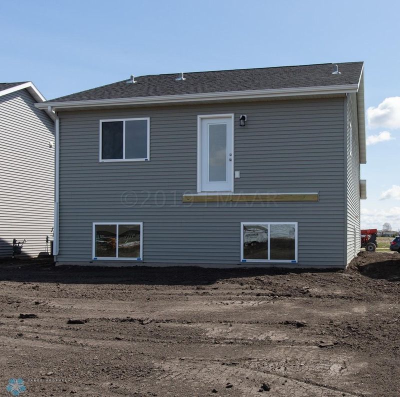 3404 30th St S, Moorhead, MN 56560