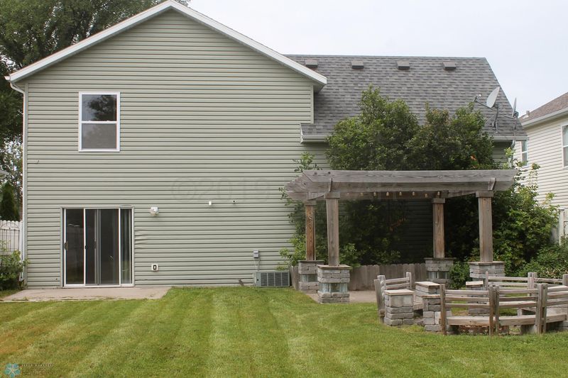 418 18th St N, Moorhead, MN 56560