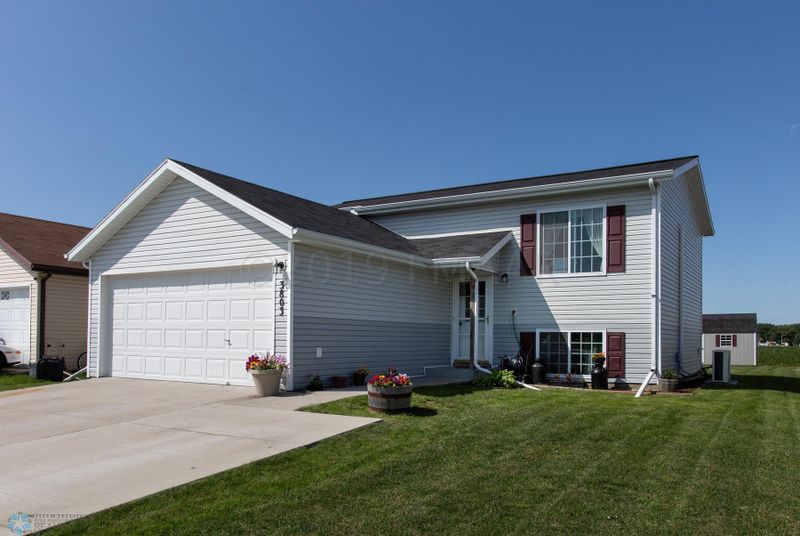 3803 34th St S, Moorhead, MN 56560
