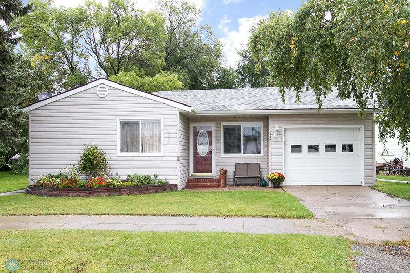 112 2 St SE, Barnesville, MN 56514