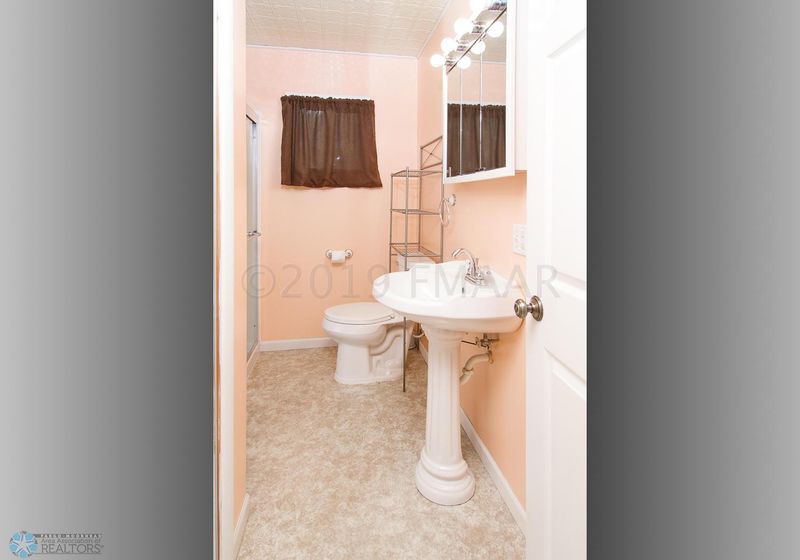 112 2 St SE, Barnesville, MN 56514