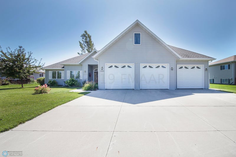 1322 14th St SE, East Grand Forks, MN 56721