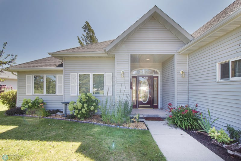 1322 14th St SE, East Grand Forks, MN 56721