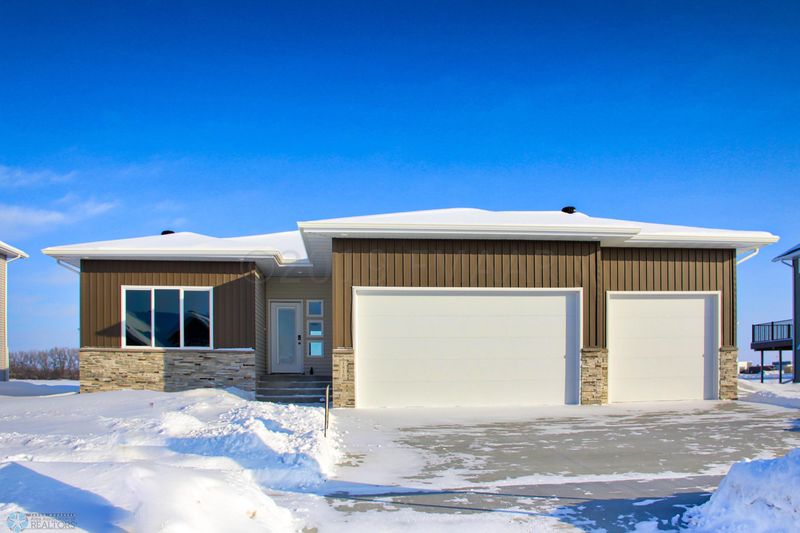 1816 42nd St S, Moorhead, MN 56560