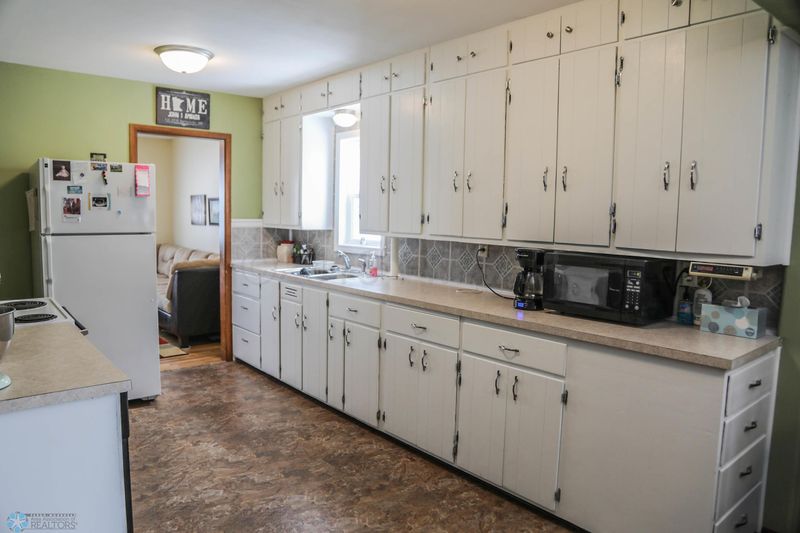 119 6th St NE, Barnesville, MN 56514