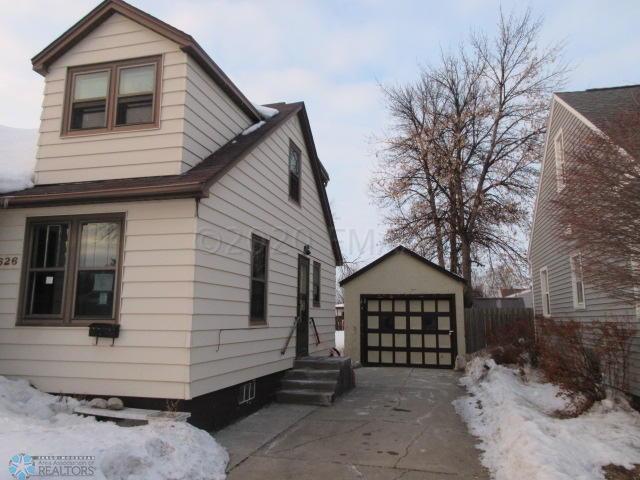 626 12th St NW, East Grand Forks, MN 56721