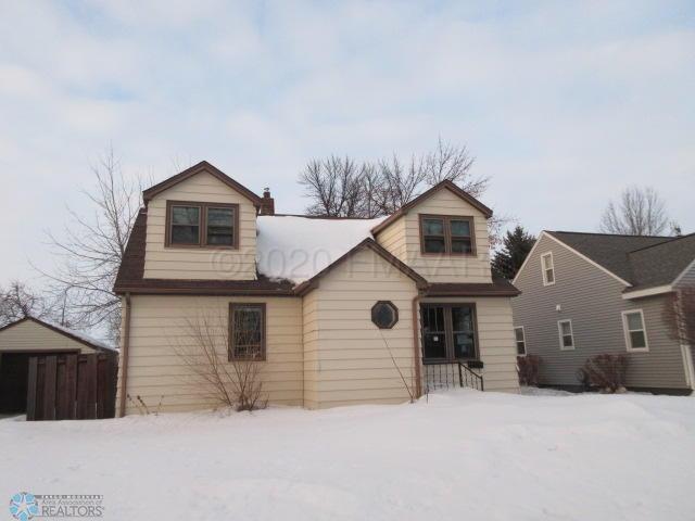 626 12th St NW, East Grand Forks, MN 56721