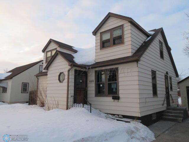 626 12th St NW, East Grand Forks, MN 56721