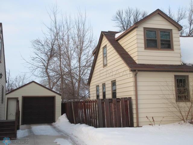 626 12th St NW, East Grand Forks, MN 56721