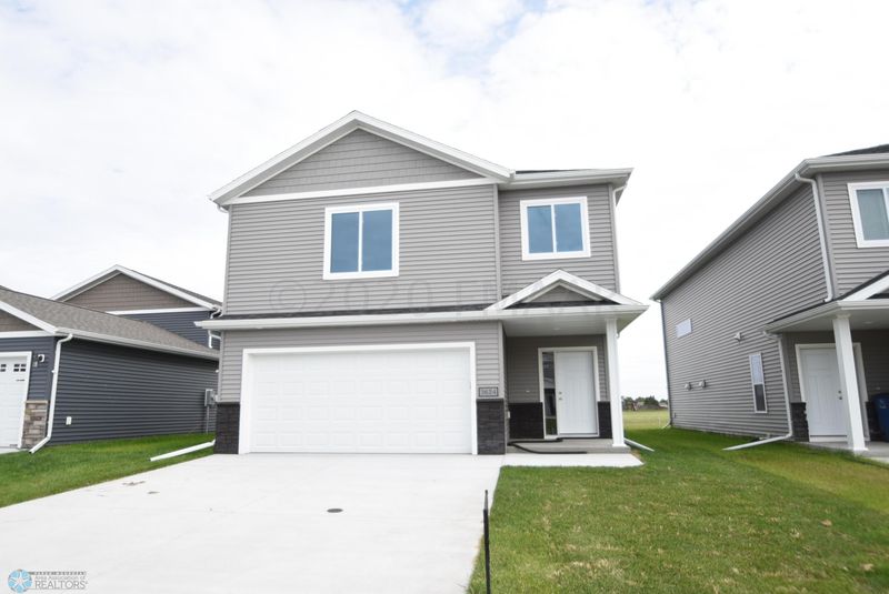 3624 30th St S, Moorhead, MN 56560