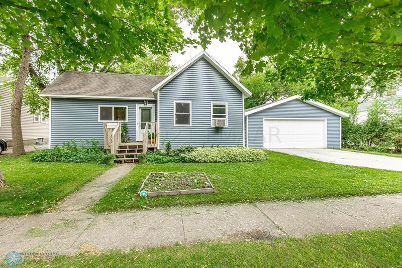509 14th St N, Moorhead, MN 56560