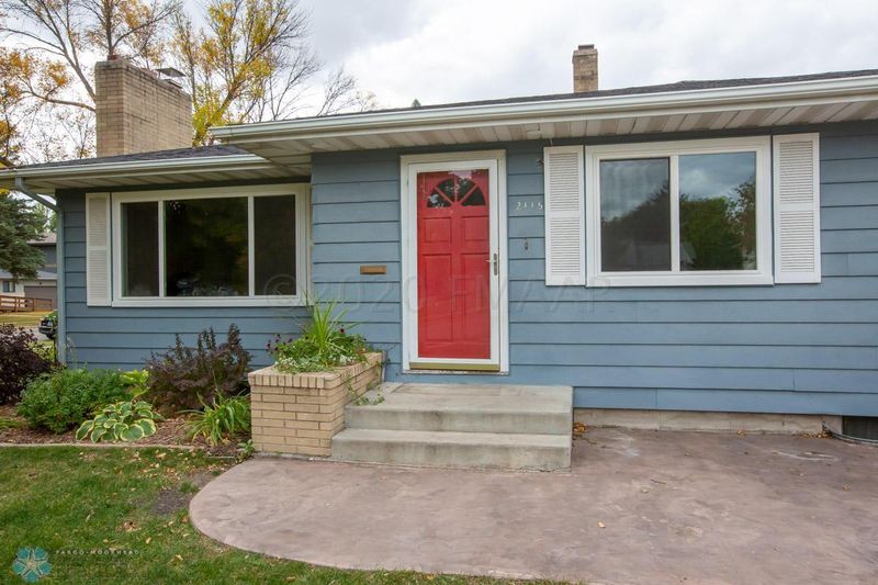 2115 9th St S, Moorhead, MN 56560