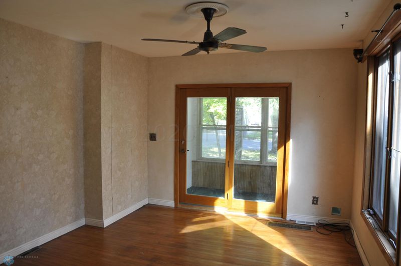 413 11th St S, Moorhead, MN 56560
