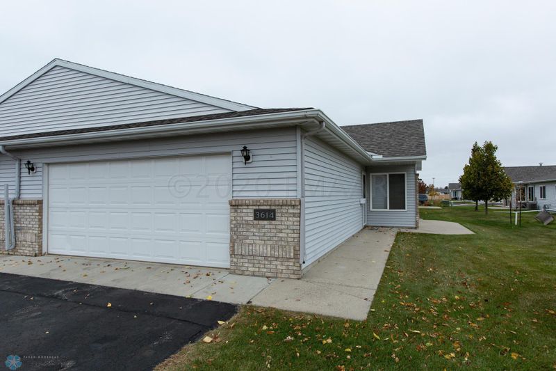 3614 7th St S, Moorhead, MN 56560