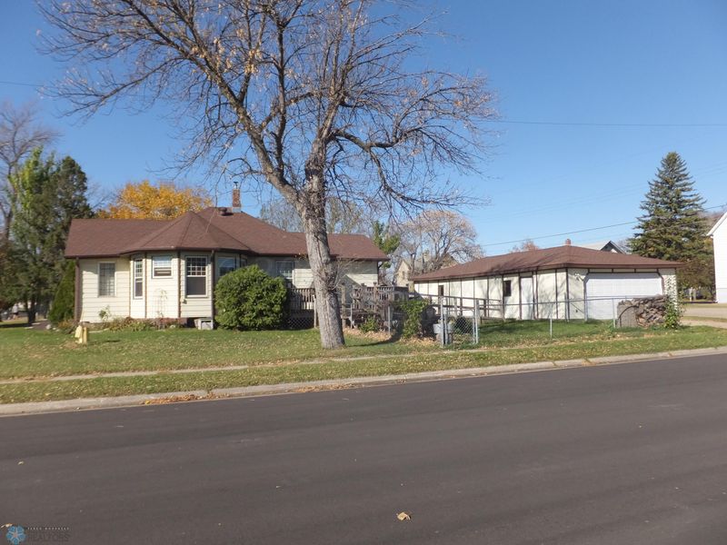 201 1 Ave SW, Dilworth, MN 56529