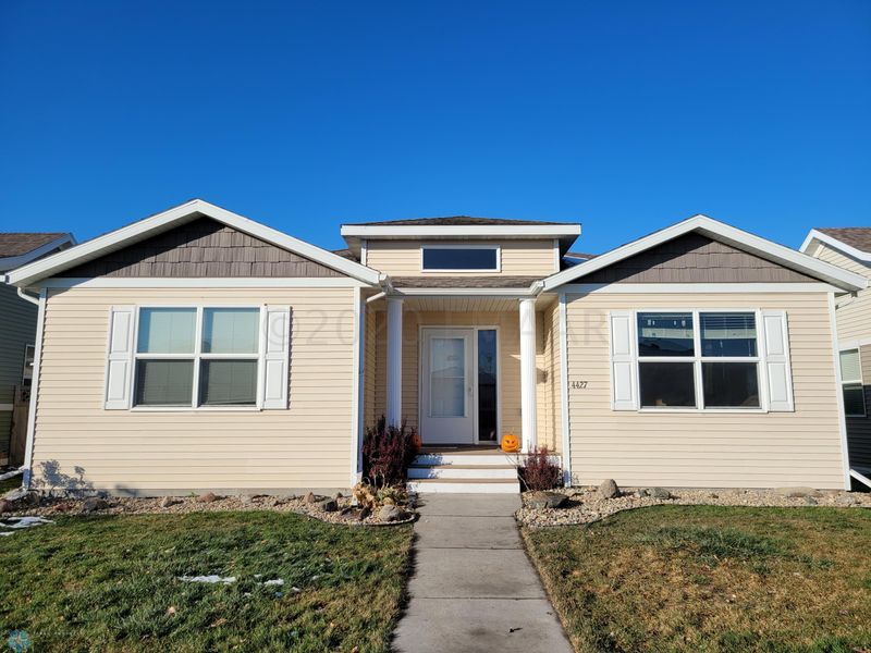 4427 13th St S, Moorhead, MN 56560