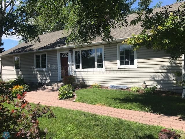 618 5th St N, Breckenridge, MN 56520