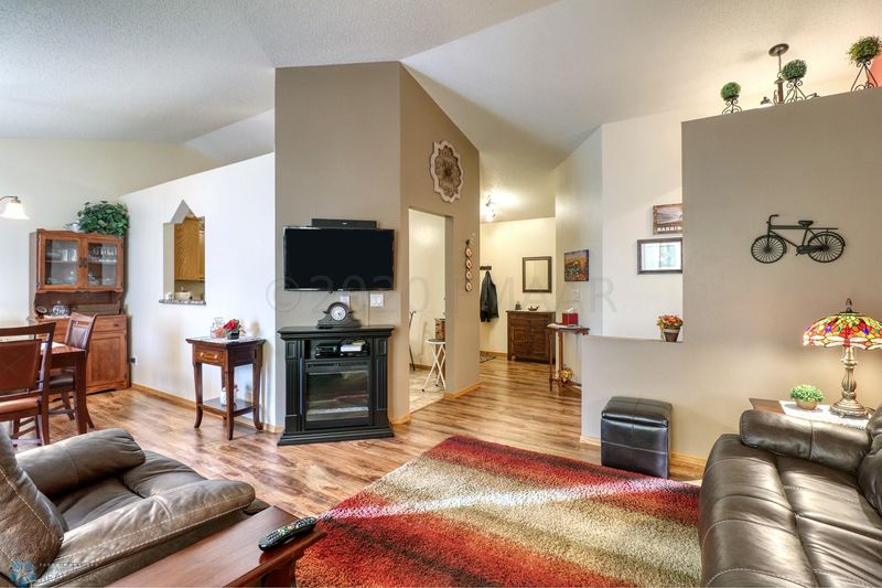 1612 7th St S #202, Moorhead, MN 56560