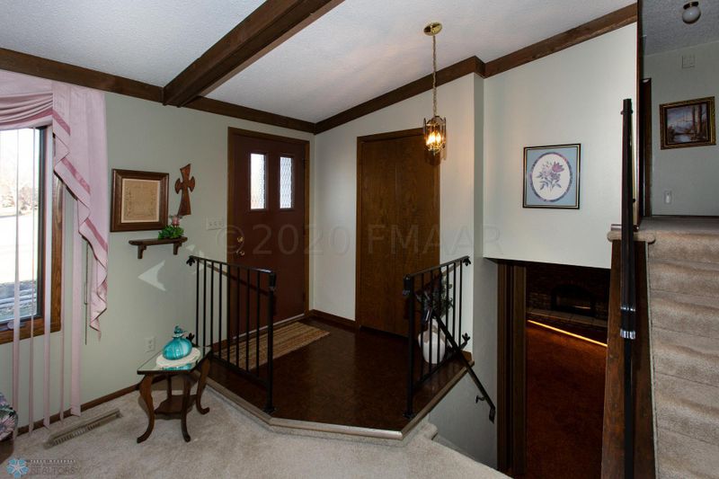 2755 Walnut Cir, Moorhead, MN 56560