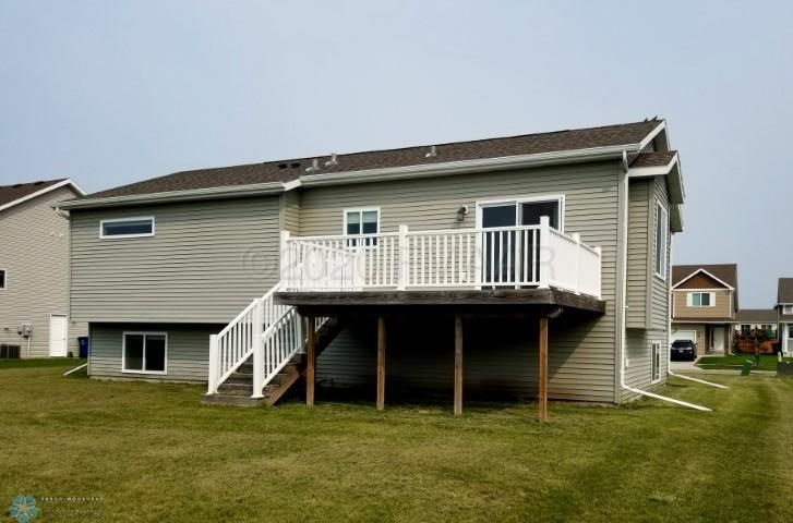 1567 35th Ave S, Moorhead, MN 56560