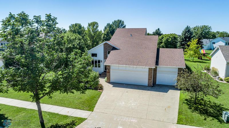 3513 Westmoor Dr, Moorhead, MN 56560