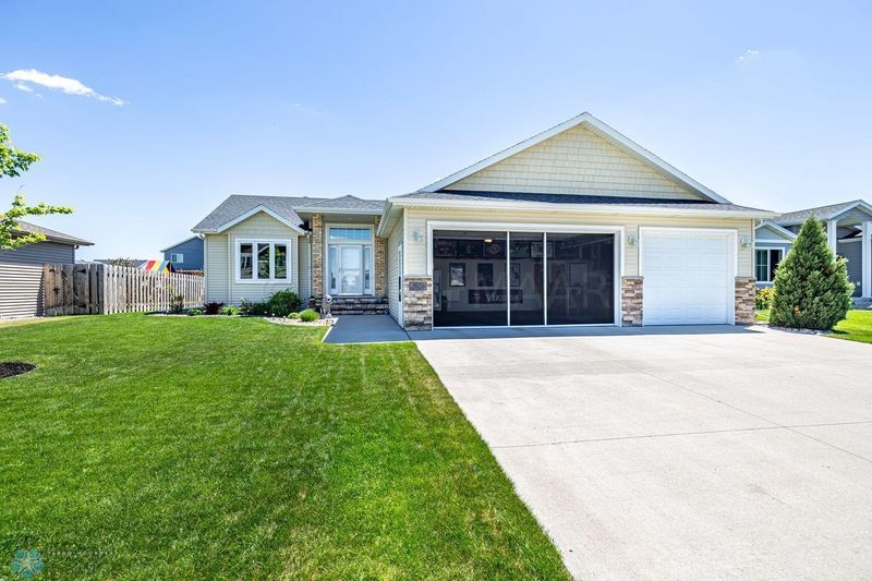 2020 41st St S, Moorhead, MN 56560