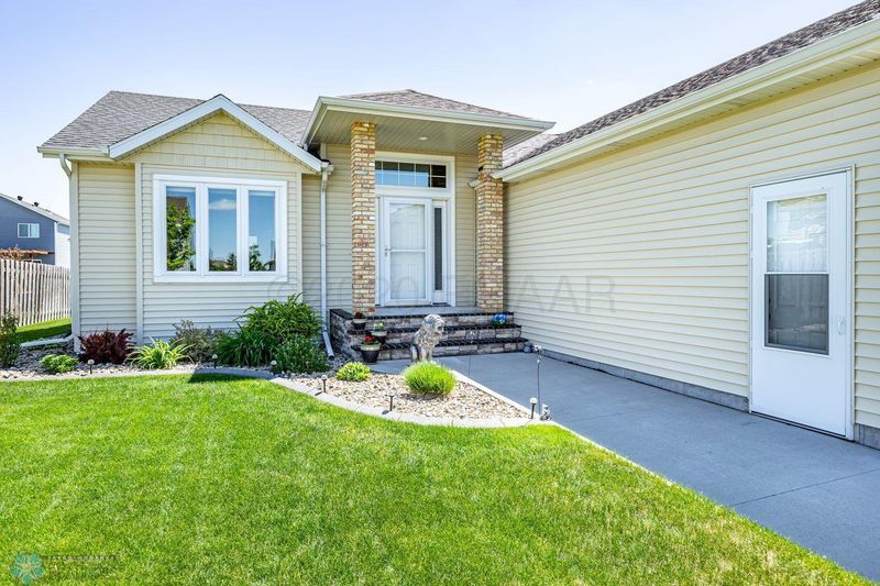 2020 41st St S, Moorhead, MN 56560