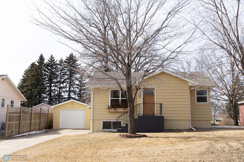 1208 Madison Ave, Detroit Lakes, MN 56501