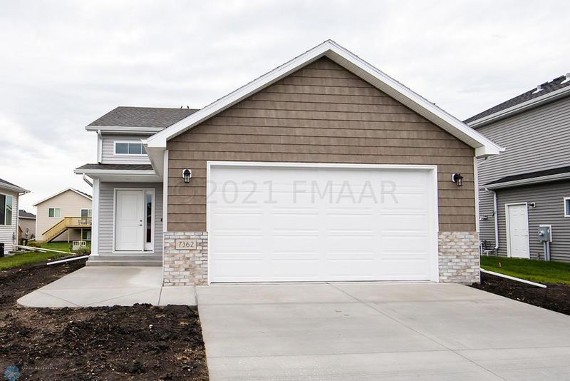 4549 13th St S, Moorhead, MN 56560
