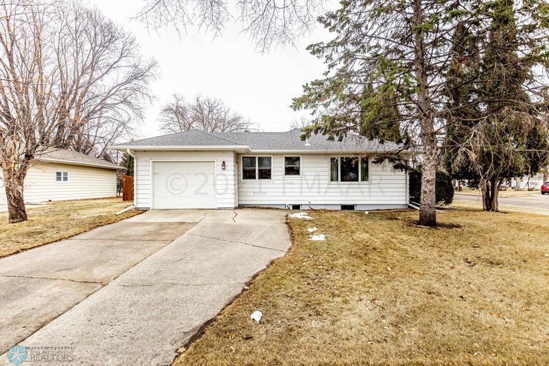606 22nd Ave S, Moorhead, MN 56560