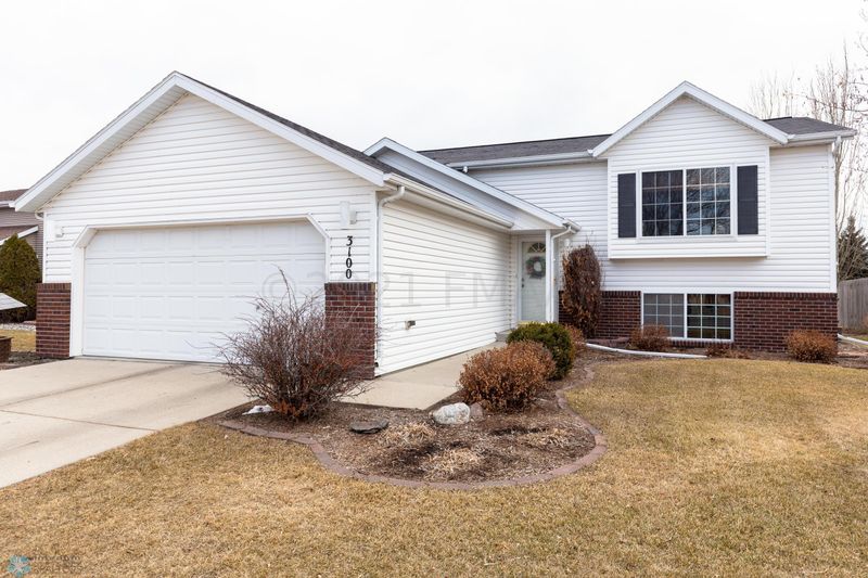 3100 34th St S, Moorhead, MN 56560