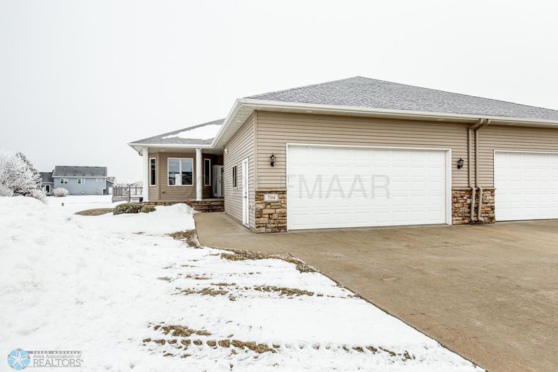 704 43rd Ave S, Moorhead, MN 56560